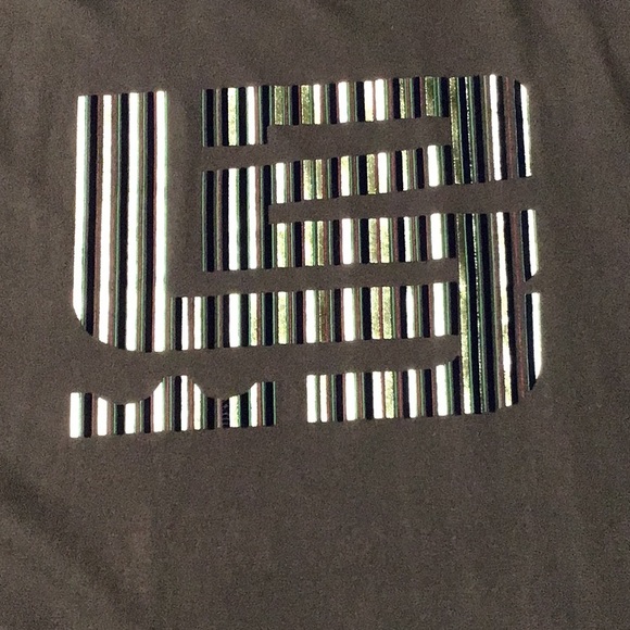 Nike VINTAGE LEBRON JAMES SHIRT - Picture 6 of 14